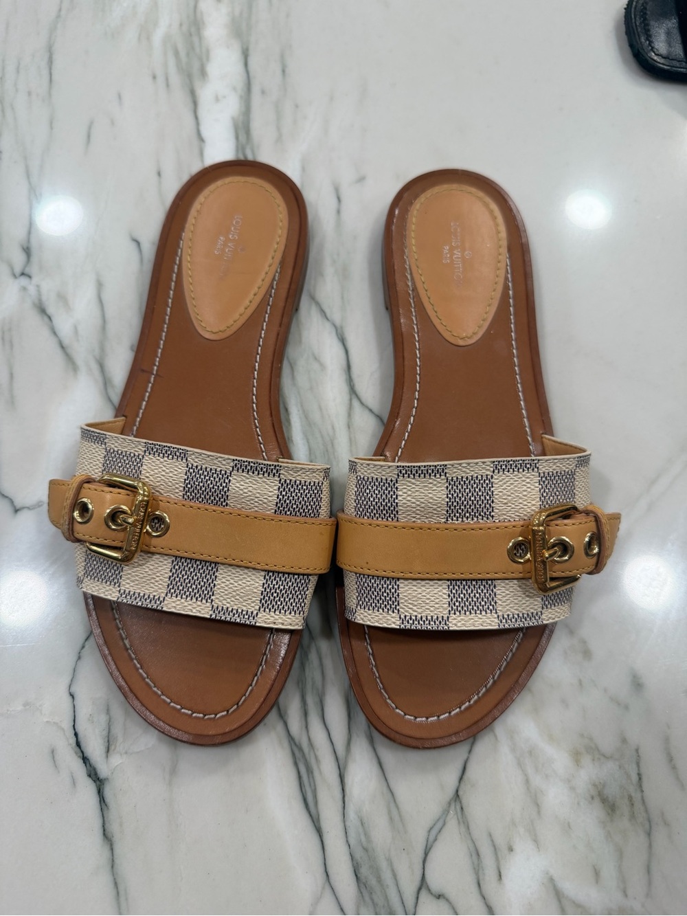 Women's Tan Check Slide Sandals with Gold Buckle Lv